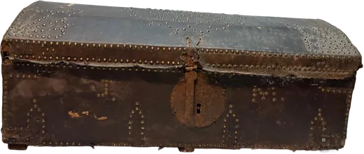 Arca encorada de tránsito, baúl marino antiguo · frontal
