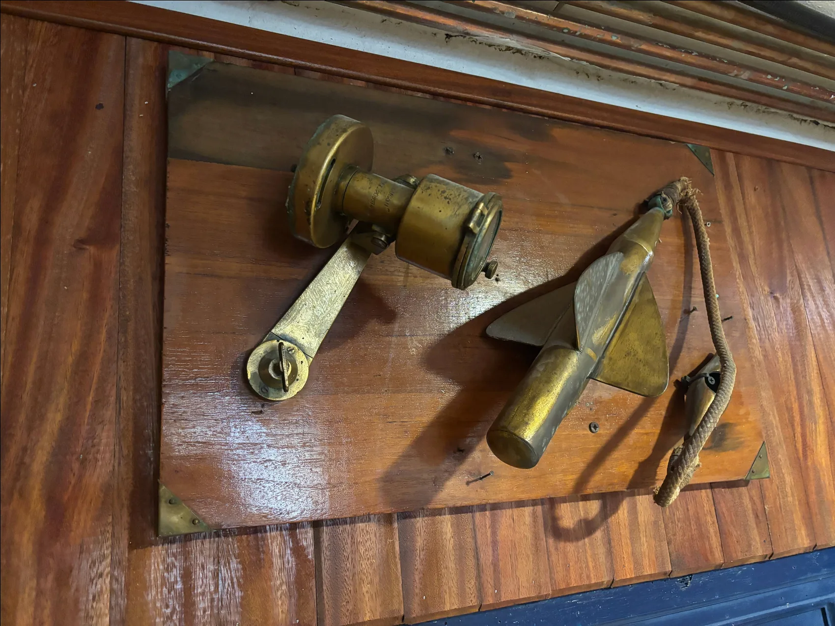 Corredera de patente «Logon», baúl marino antiguo · vista principal