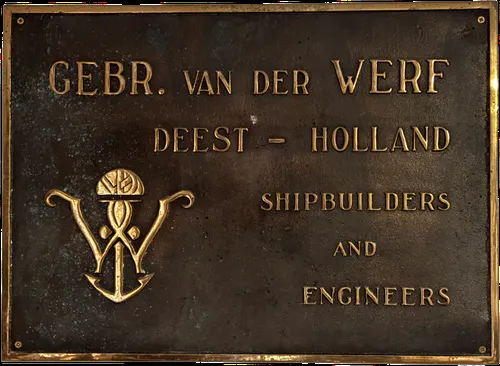 Placa de astillero Gebr. van der Werf, baúl marino antiguo · vista principal