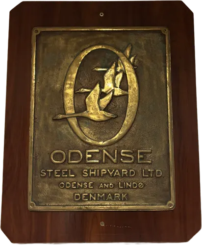 Placa de astillero Odense Steel Shipyard, baúl marino antiguo · vista principal